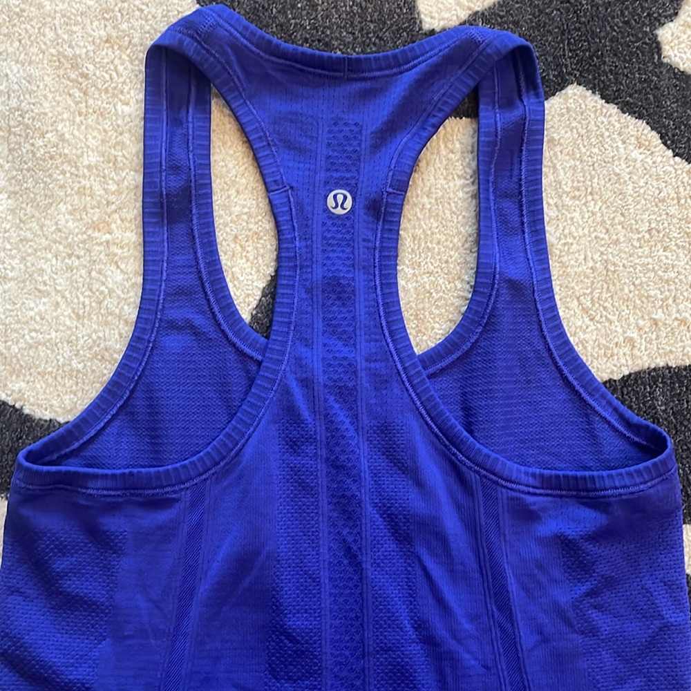 Like new Lululemon tank top - Picture 4 of 10